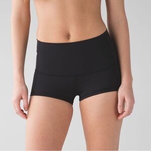 Lululemon Wunder Short 2” in Black Size 6